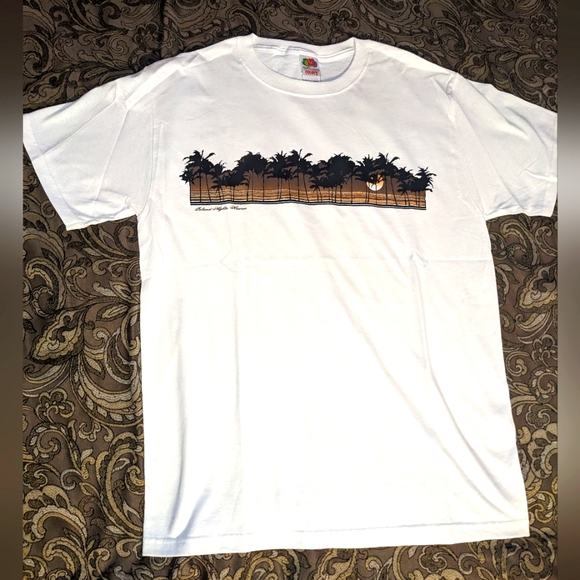 Island Nights Fruit of the Loom T-shirt 🤍 - Picture 1 of 4